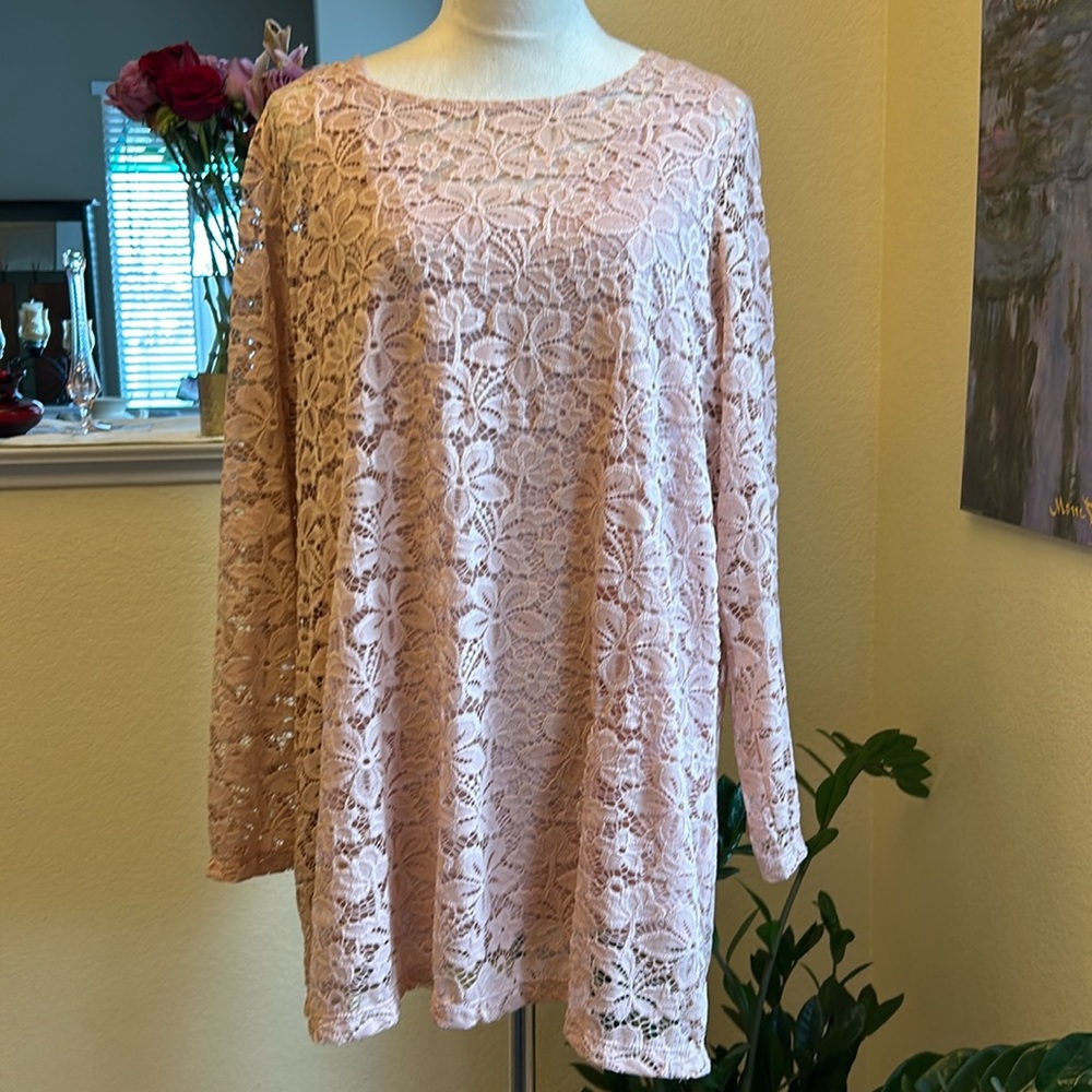 Susan Graver, two piece lace top and shell size XL